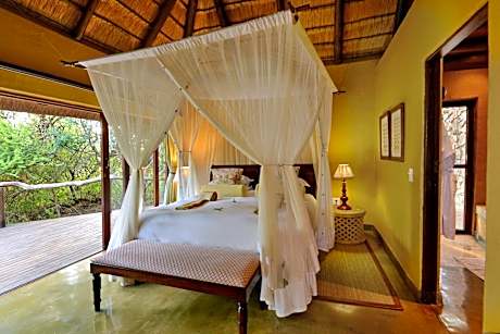 Luxury Family Villa with 2 Game Drives