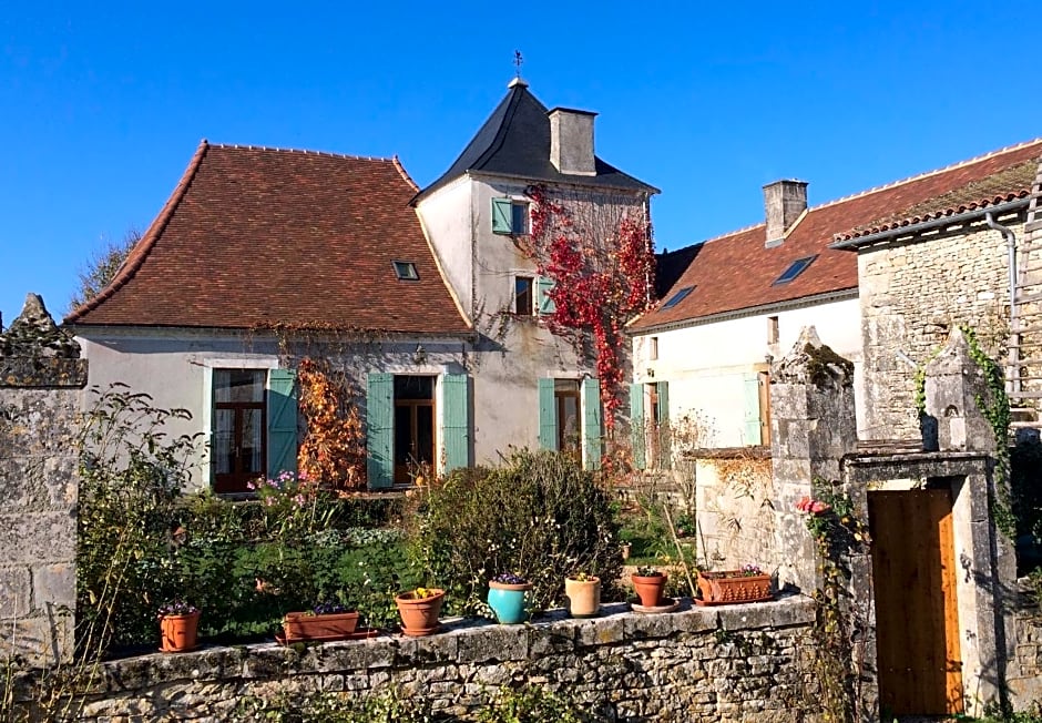 Nature et Piscine au sommet du Périgord