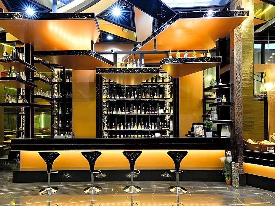 The Breton Hotel (Media)