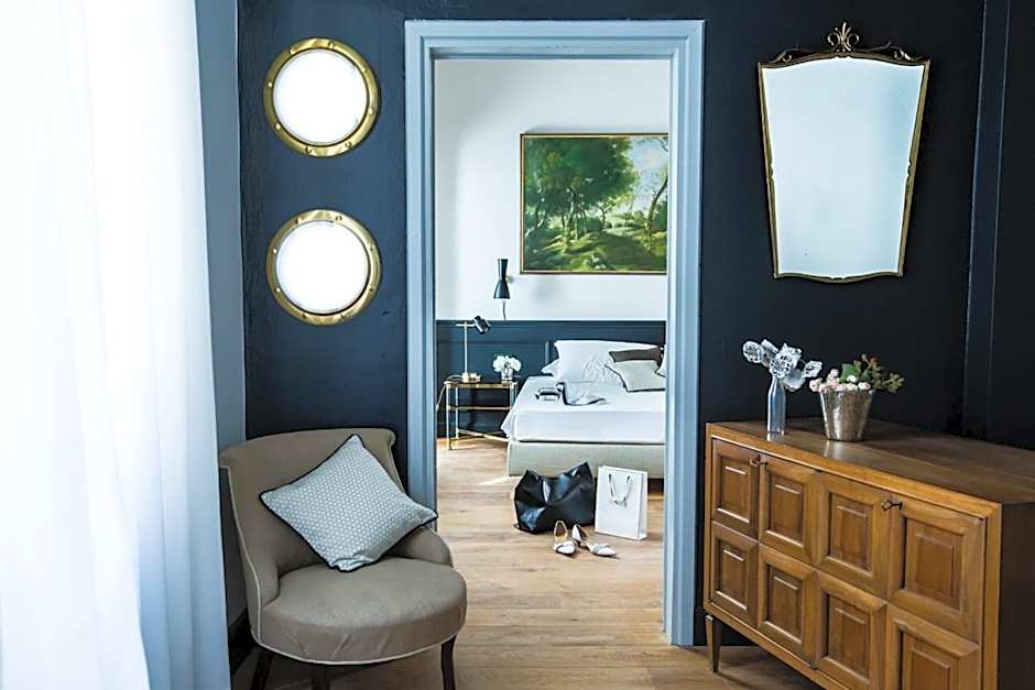 Soprarno Suites