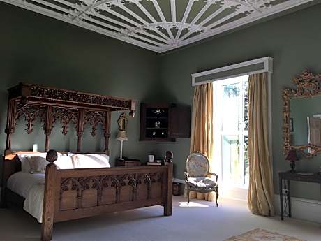 King-Premium-Ensuite-Garden View