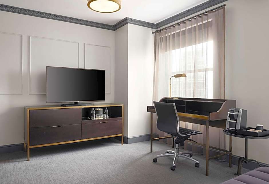 Hotel Phillips Kansas City Curio Collection by Hilton