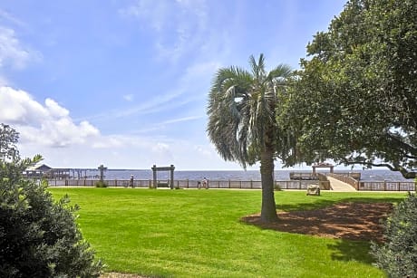 Room, 1 King Bed, Bay View (Balcony)