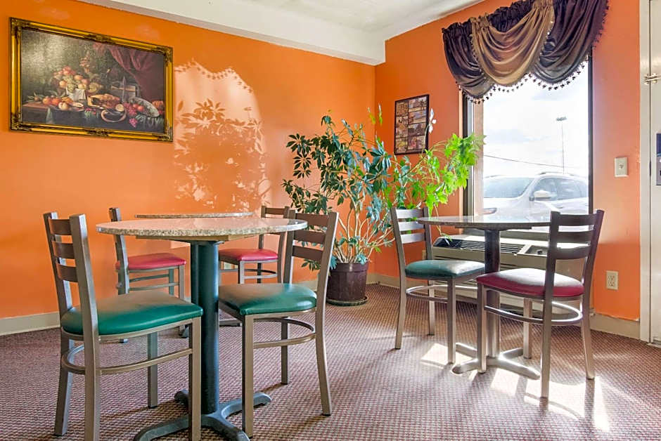 Econo Lodge Inn & Suites I-65