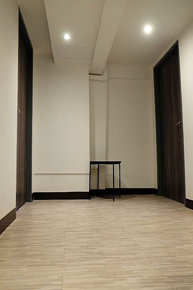 Sleep with Me Bangkok - BTS Phra Khanong