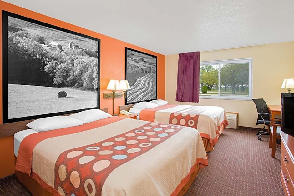 Super 8 by Wyndham Waverly