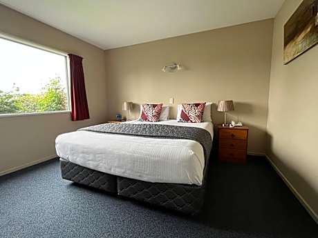 Executive Two-Bedroom Apartment 6