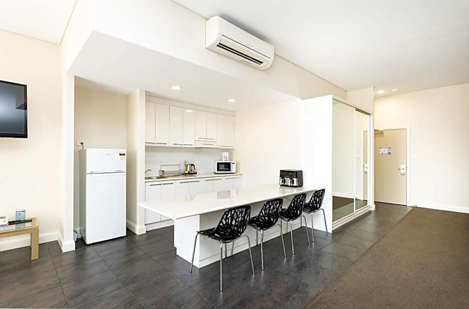 Belconnen Way Hotel & Serviced Apartments