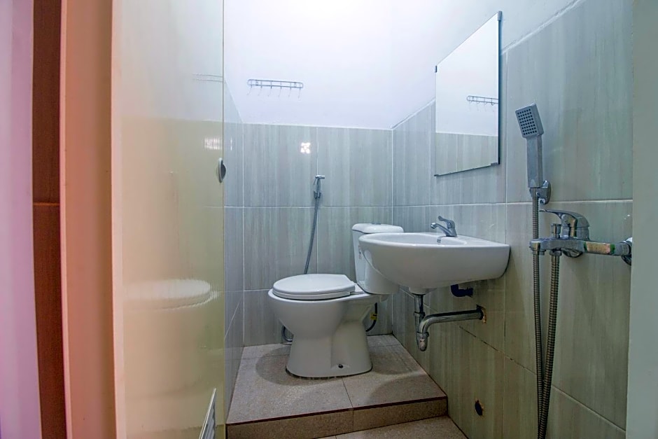 OYO 2165 Alyah Guest House Syariah