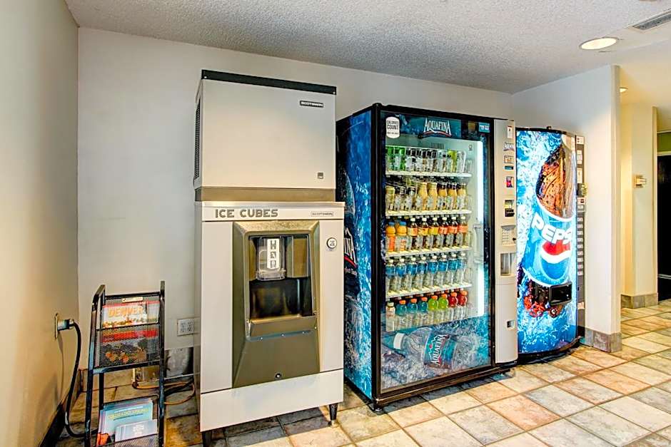 Super 8 by Wyndham Aurora East