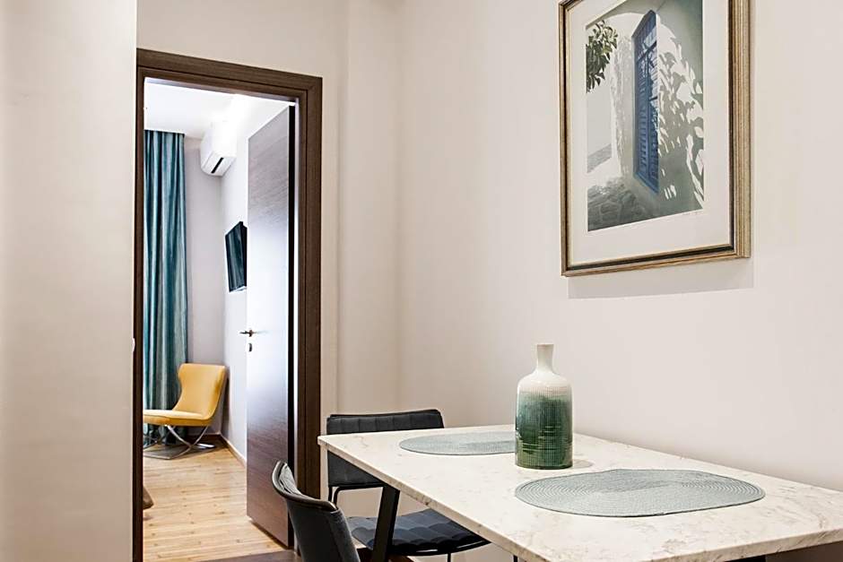 Nicholas Point Apartments and Rooms