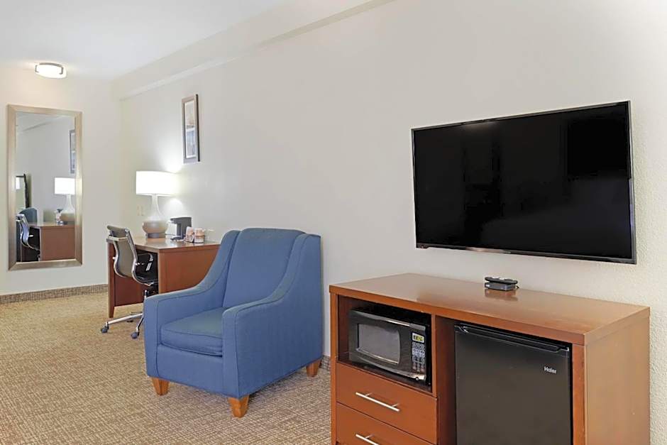 Comfort Inn & Suites Wichita Northeast