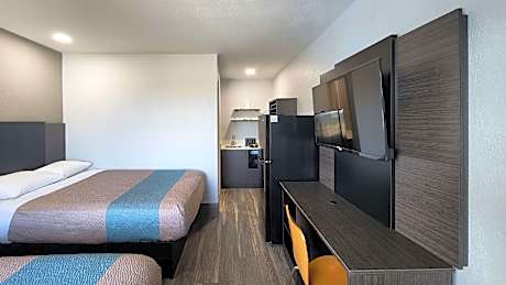 2 Full Beds | Non-Smoking, Kitchen