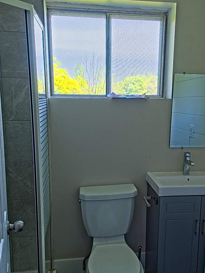 Gateside Chalets Modern Rustic 6-Bedroom with Hot Tub, Near the Village