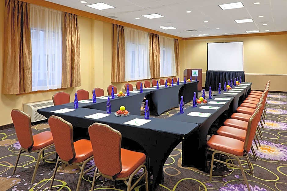 Holiday Inn Clark - Newark By IHG