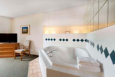 King Suite with Spa Bath