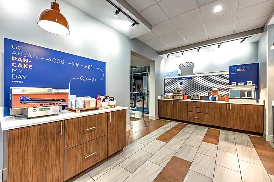 Holiday Inn Express & Suites Moore By IHG