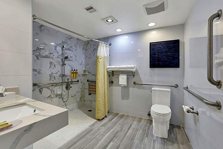 Best Western Plus Sunset Plaza Hotel