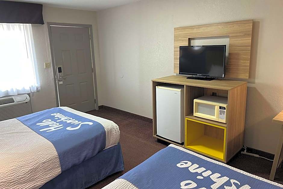 Days Inn by Wyndham Pratt
