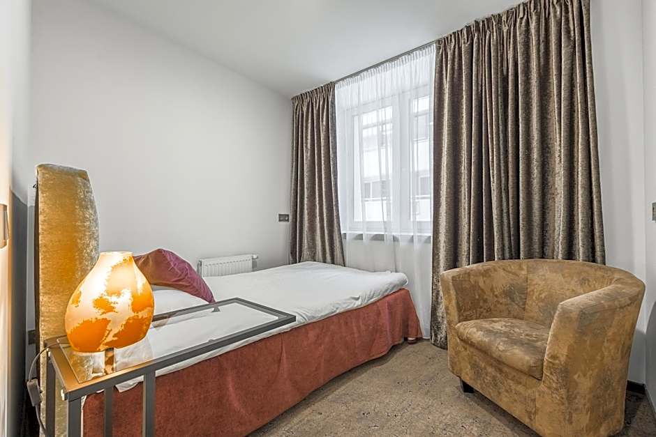 HOF Apartments