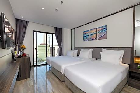 Triple Room with City View