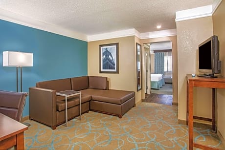 Deluxe King Room - Non-Smoking