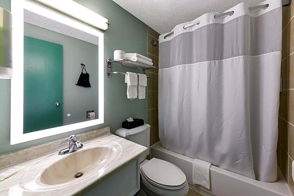 Baymont by Wyndham Liberty MO