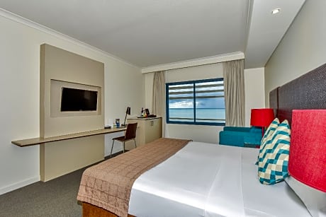 2 Bedroom Dual Key Apartment Harbour View