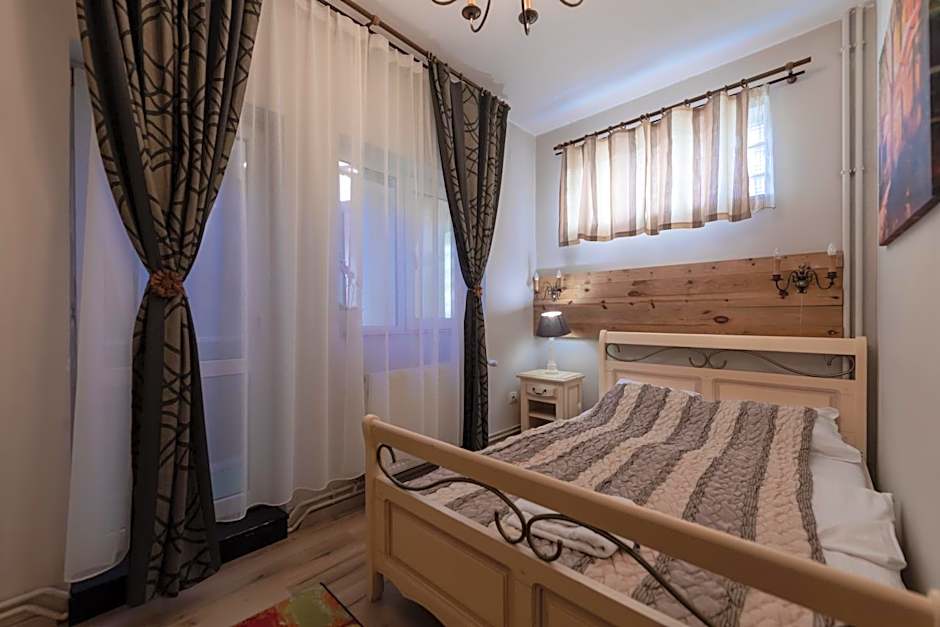 Vila Fortuna - Art O'Clock