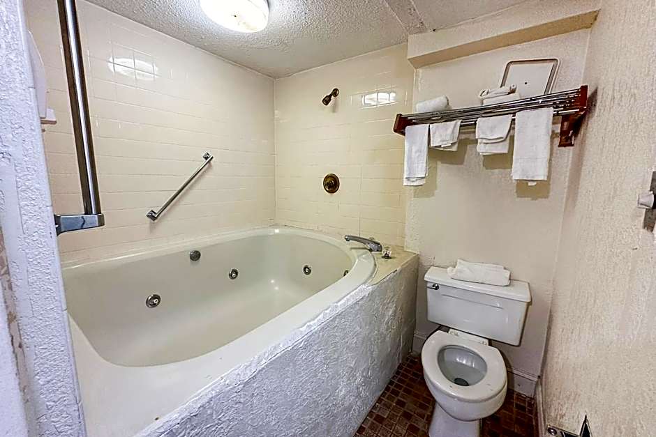 Super Inn & Suites by OYO Milledgeville