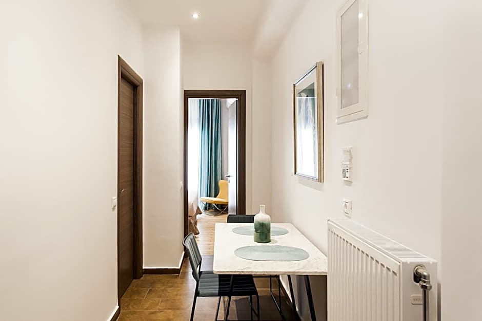 Nicholas Point Apartments and Rooms