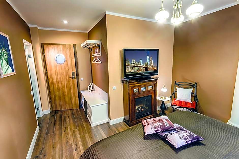 Photo 1 of 8 of Superior 1 King Bed