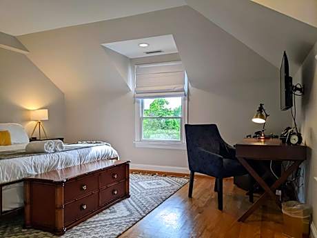 Queen Room with Garden View