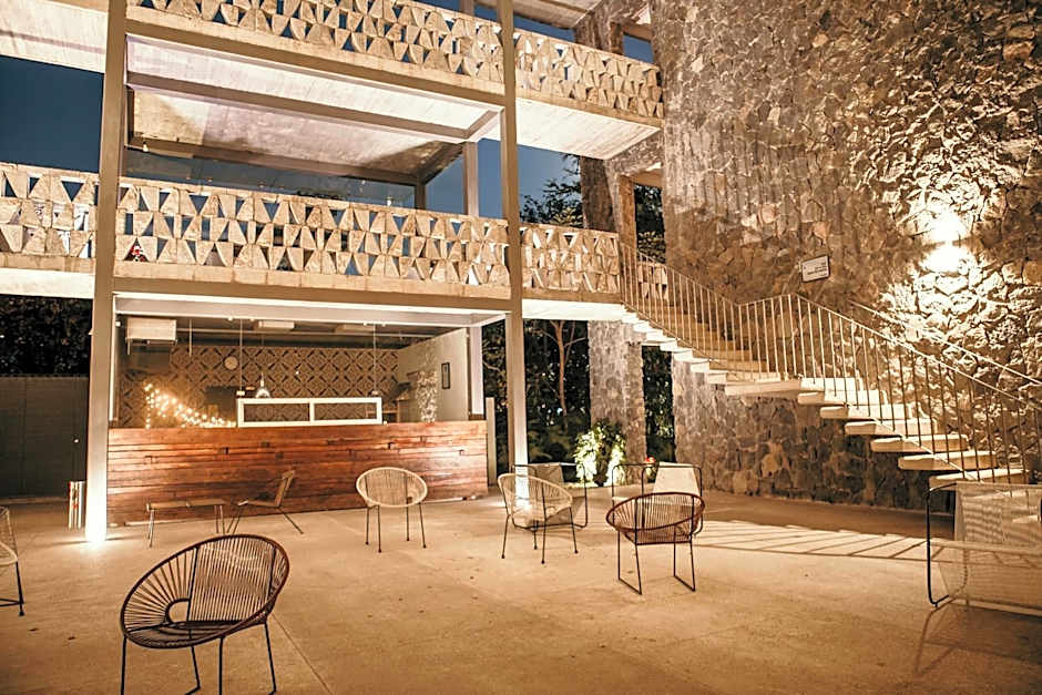 Huayacán Cuernavaca Curamoria Collection