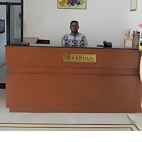 SPOT ON Bhadhowriya Hotel