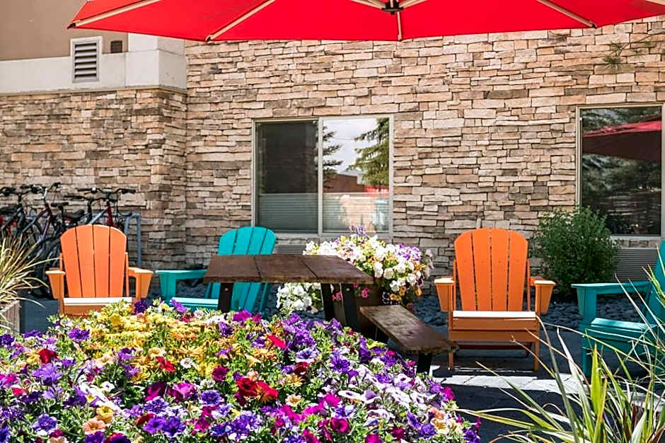 Wood River Inn & Suite