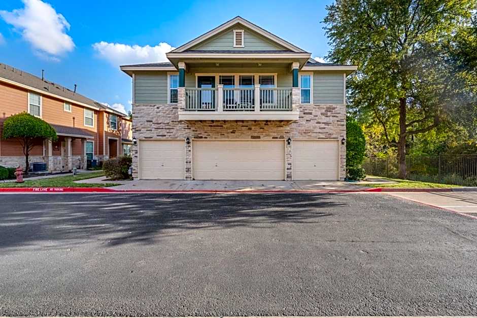 Quaint 2BD2B Condo* Fully Furnished*Amazing Patio*