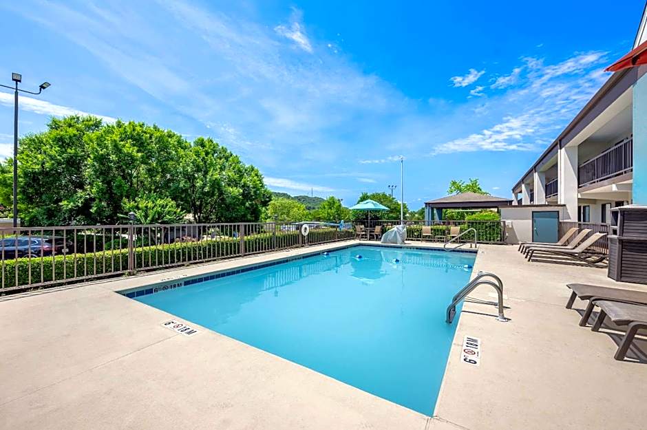 Quality Inn Pelham I-65 exit 246