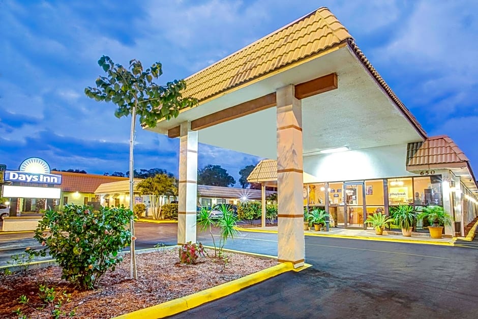 Days Inn by Wyndham St. Petersburg Central