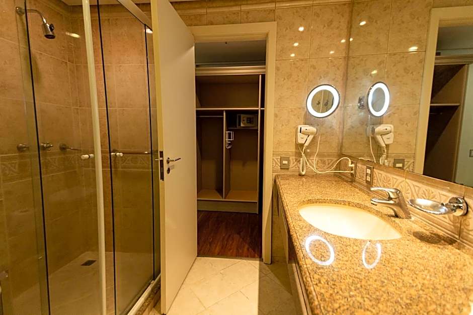 Master Porto Alegre Hotel - Av Carlos Gomes, Proximo ao Consulado Americano
