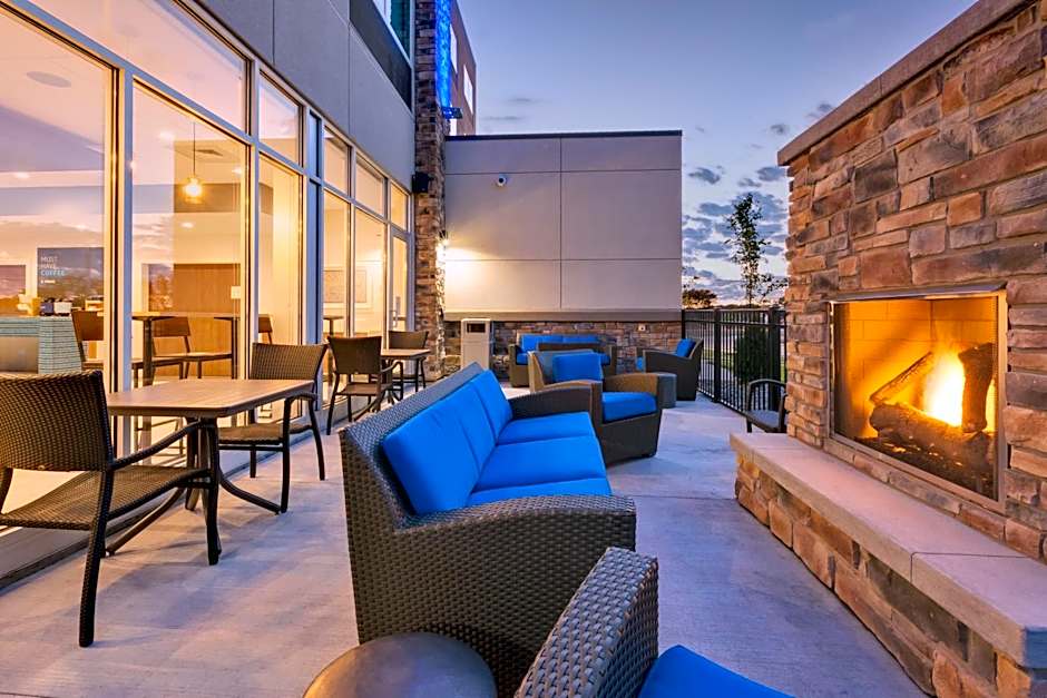 Holiday Inn Express and Suites Eau Claire West I-94 By IHG