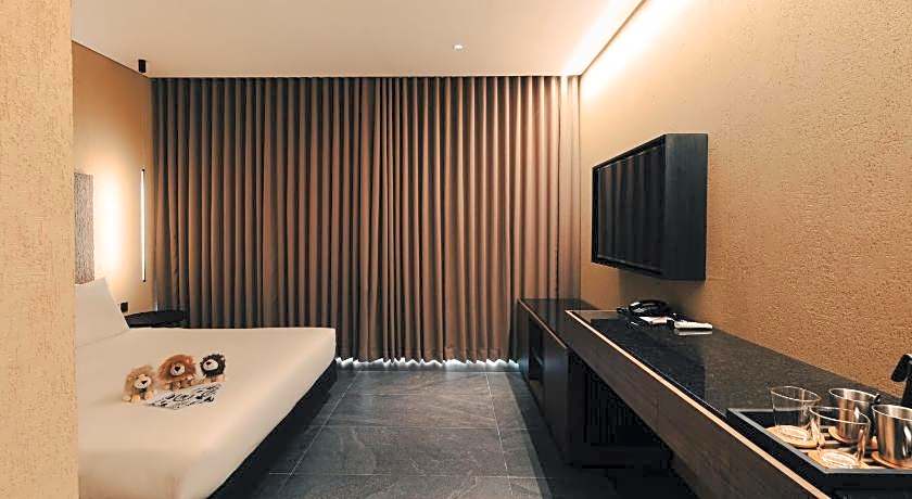 The Funny Lion - Puerto Princesa