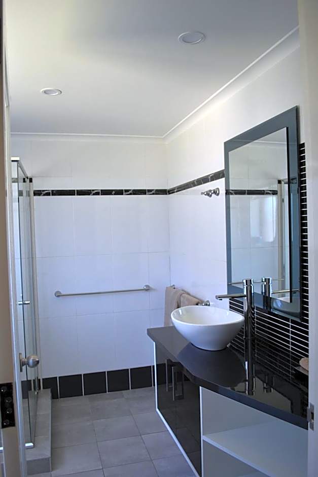 Cattlemans Country Motor Inn & Serviced Apartments