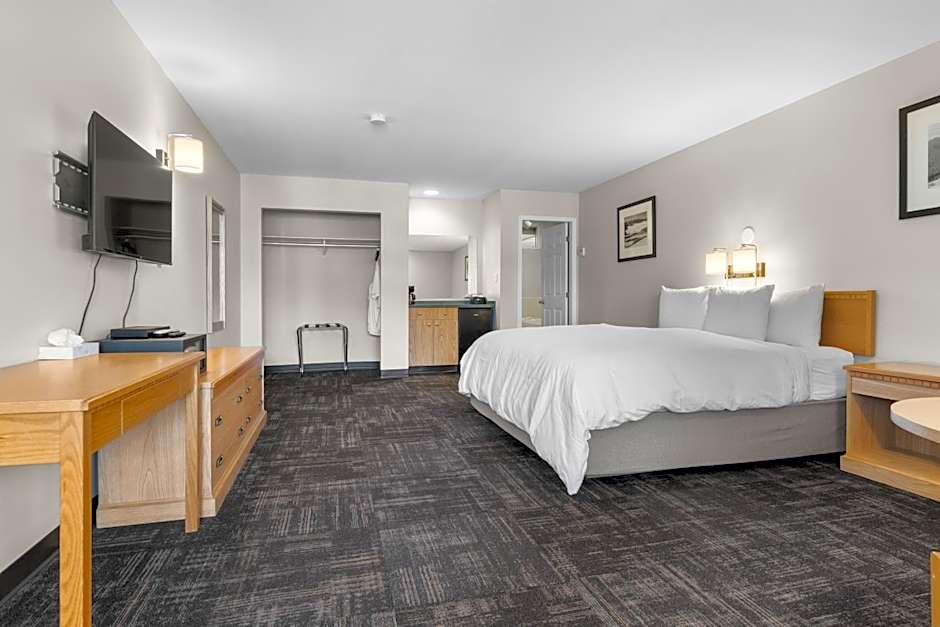 Photo 1 of 2 of 1 King Bed, Jetted Tub