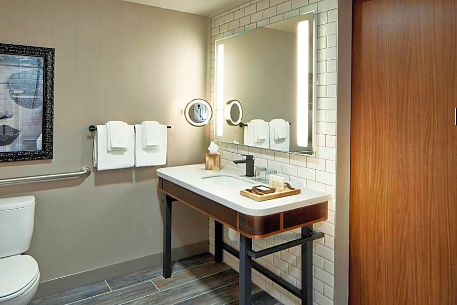 Renaissance by Marriott Minneapolis Hotel, The Depot