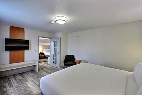One-Bedroom Suite with Two Beds - Non-Smoking