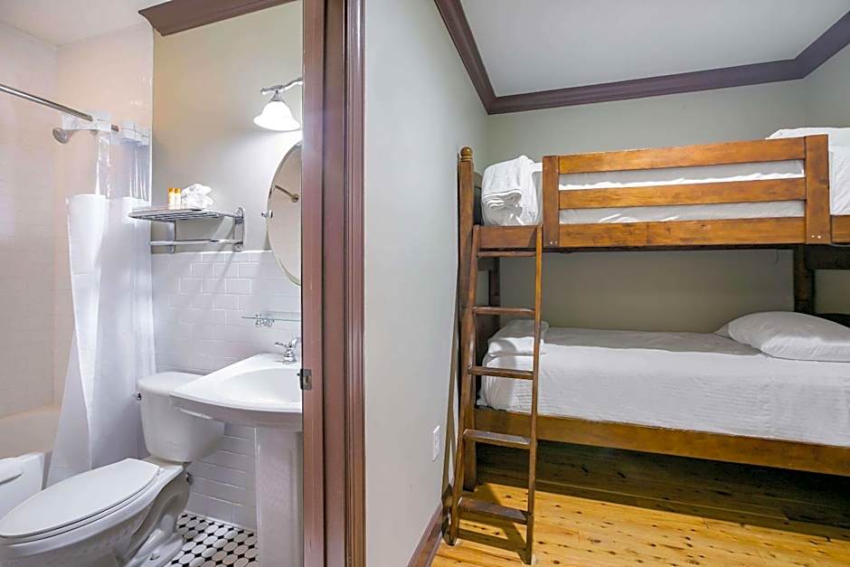 Water Street Hotel & Marina, an Ascend Collection Hotel