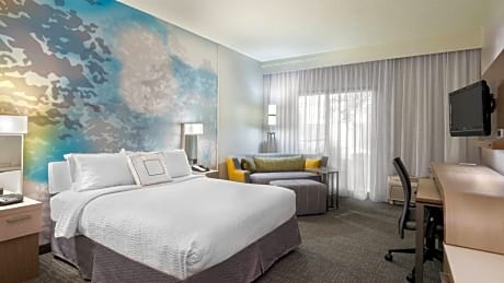 King Suite with Sofa Bed and Adapted Tub - Mobility Accessible