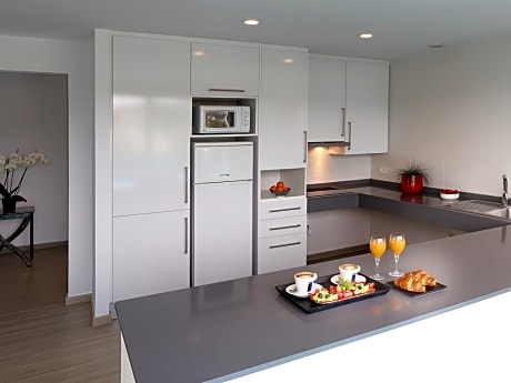 AXEL 2 BEDROOMS SEA SIDE VIEW 3 PAX