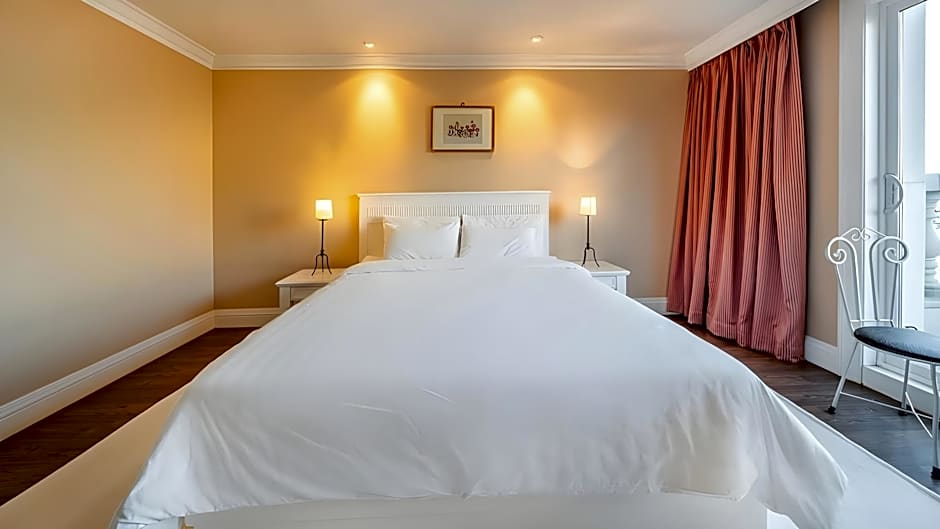 Yangyang Golden Bay Pension